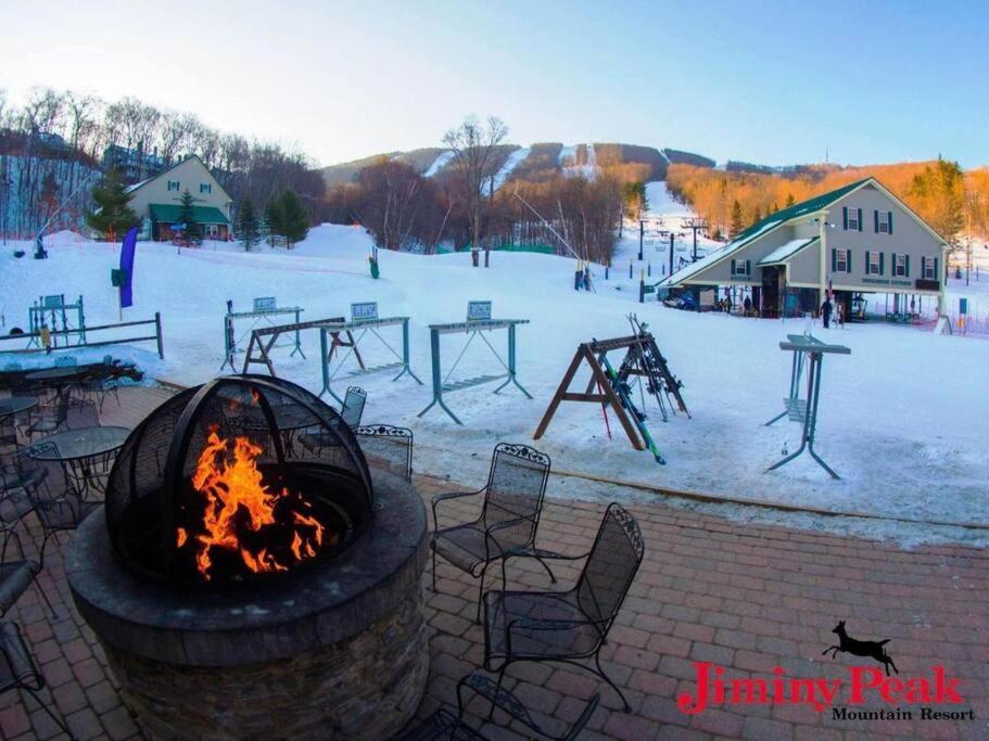 Unique Yeti-Theme Ski On Off Suite Jiminy-Sleeps 4 Hancock Zewnętrze zdjęcie