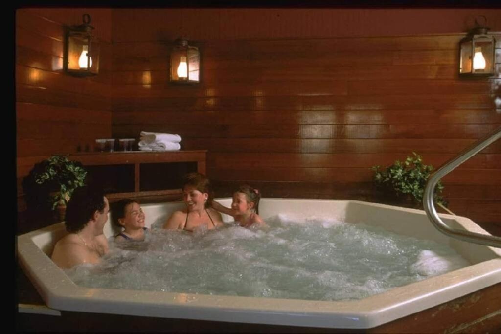 Unique Yeti-Theme Ski On Off Suite Jiminy-Sleeps 4 Hancock Zewnętrze zdjęcie